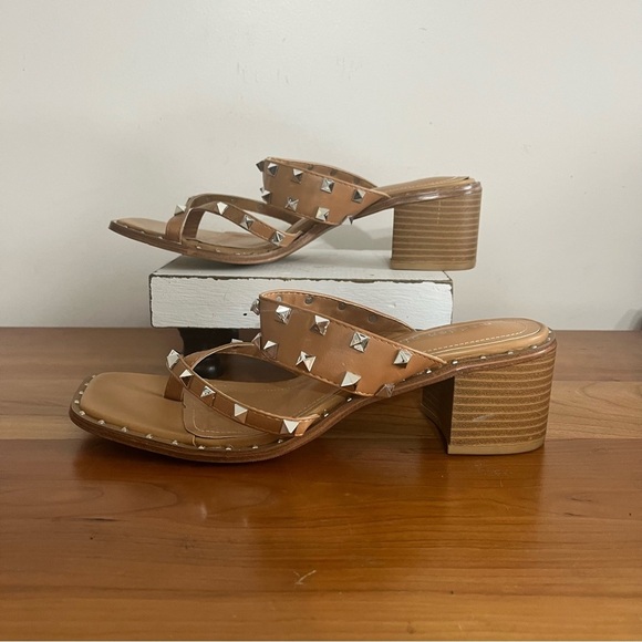 Women’s Madden Girl Ridley Tan Sandals Size 10 Block Heel Silver Spikes Studs - Picture 1 of 9